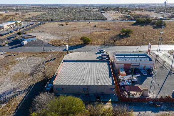 Retail Free Standing: 2104 N Bedell Ave, Del Rio, TX 78840